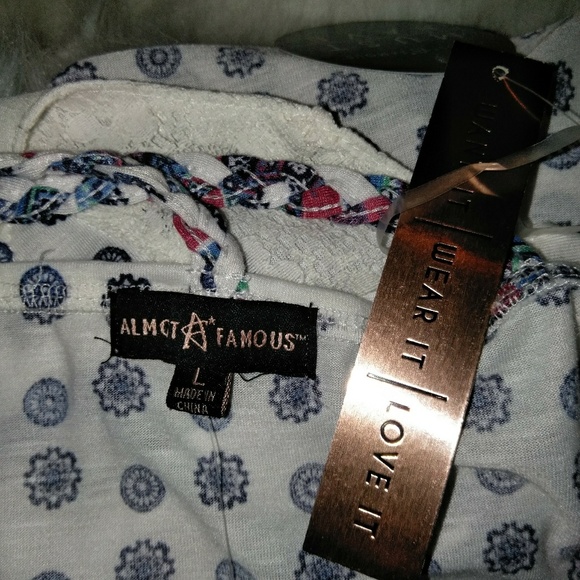 Almost Famous sleeveless shirt - Picture 3 of 3